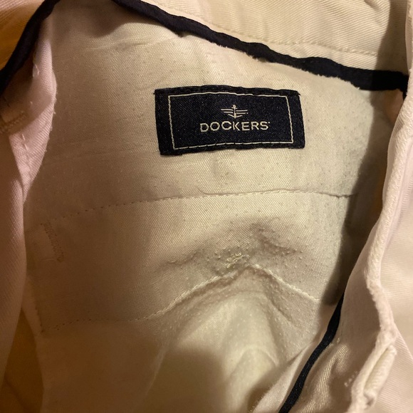 Dockers Pleated Classic Fit Men’s Cream/Light Tan Corduroy Pants - Picture 5 of 8